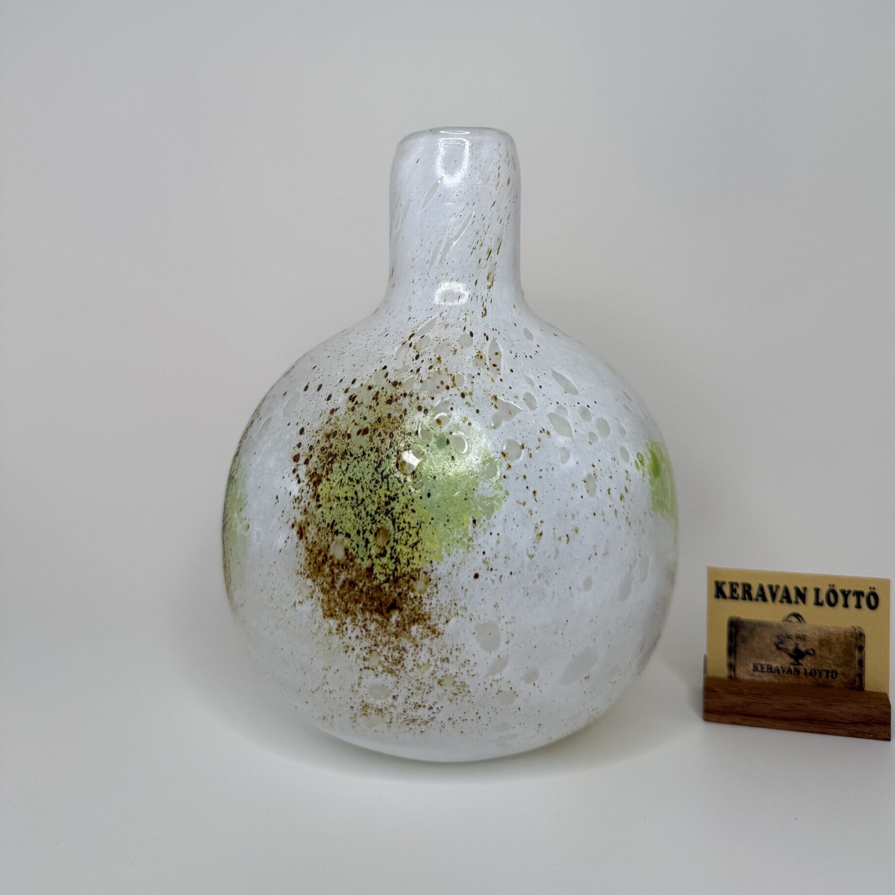 Oiva Toikka | Nuutajärvi | Tunturissa, Rospuutto - art glass | Signature