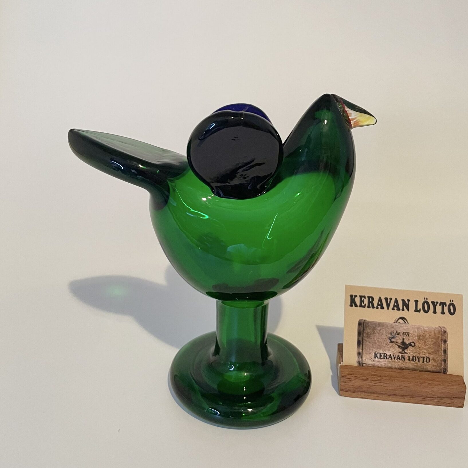 Oiva Toikka | Nuutajärvi | Sieppo - footed glass bird | Signature