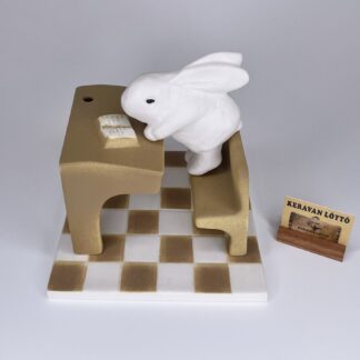 Heljä Liukko-Sundström | Arabia | Pupu pulpetissa - art ceramics | Signature -96