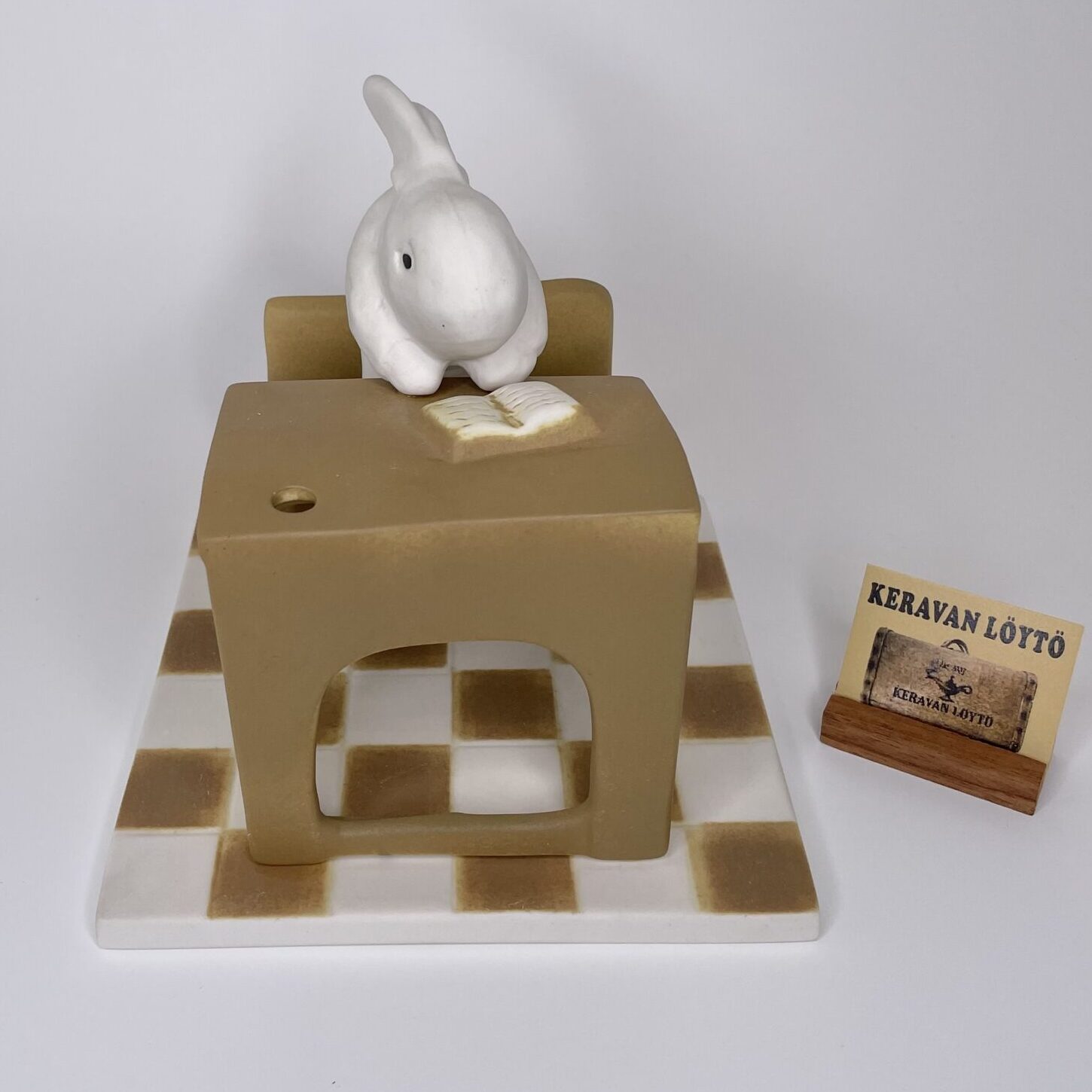 Heljä Liukko-Sundström | Arabia | Pupu pulpetissa - art ceramics | Signature -96 - Image 3