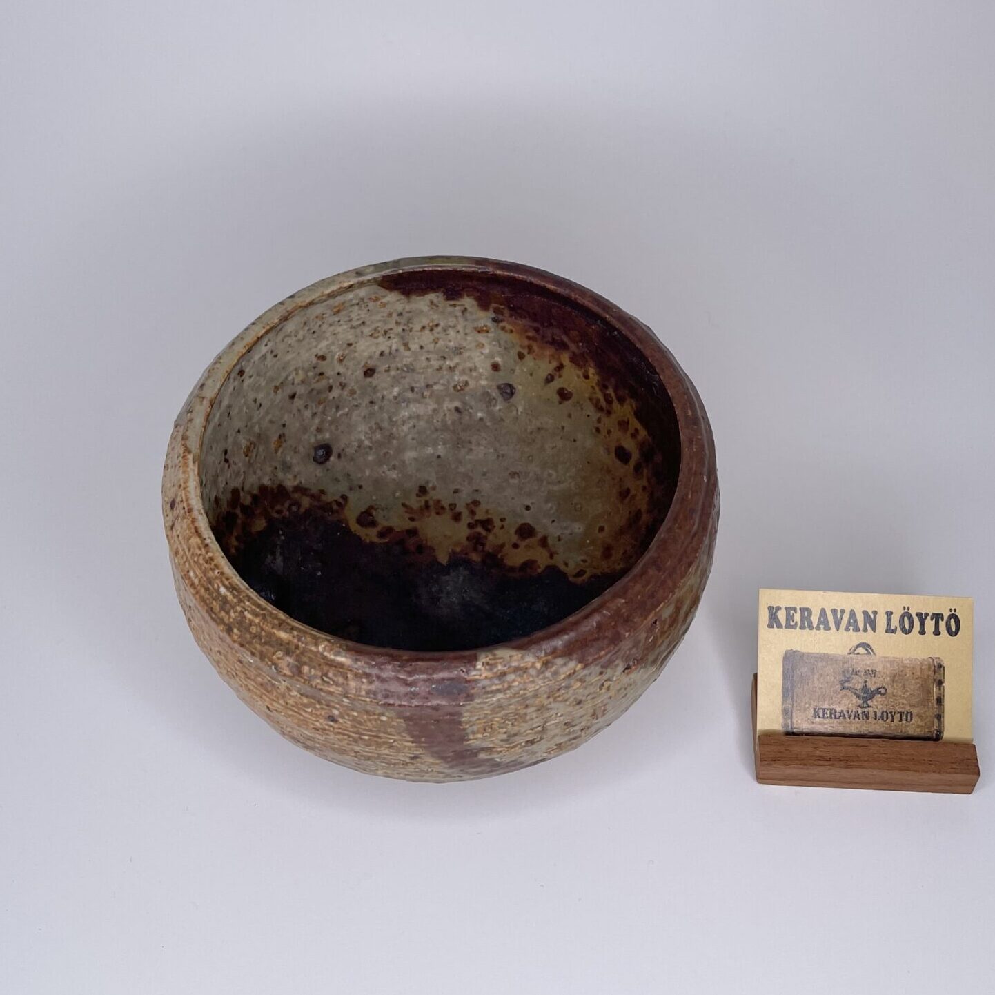 Annikki Hovisaari | Arabia | Art ceramics | Signature - Image 2