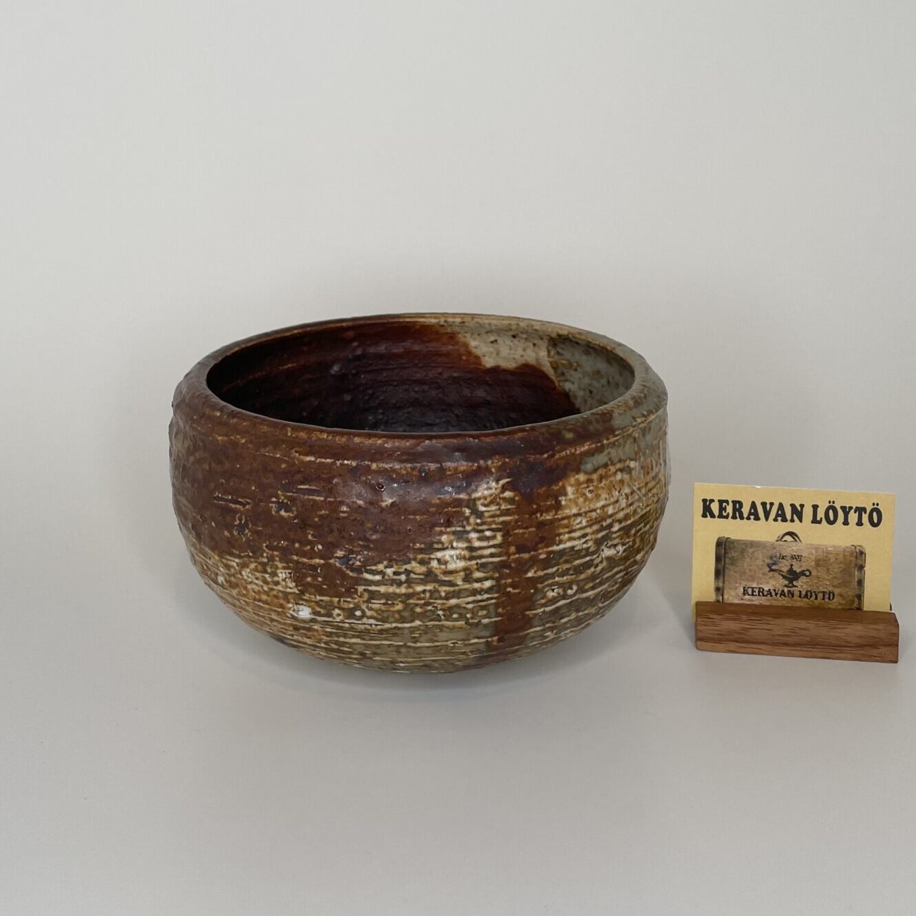 Annikki Hovisaari | Arabia | Art ceramics | Signature