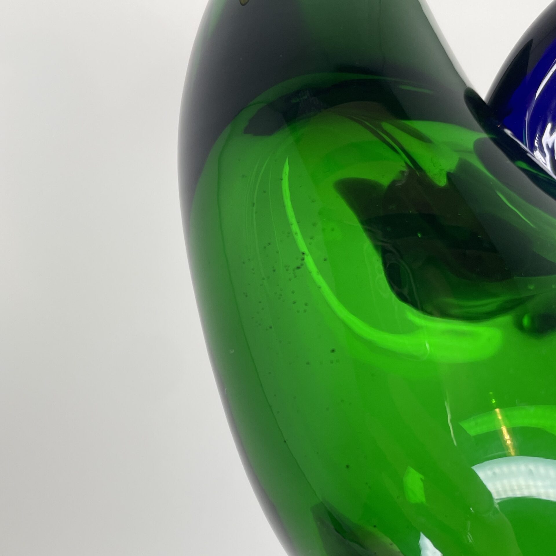 Oiva Toikka | Nuutajärvi | Sieppo - footed glass bird | Signature - Image 6