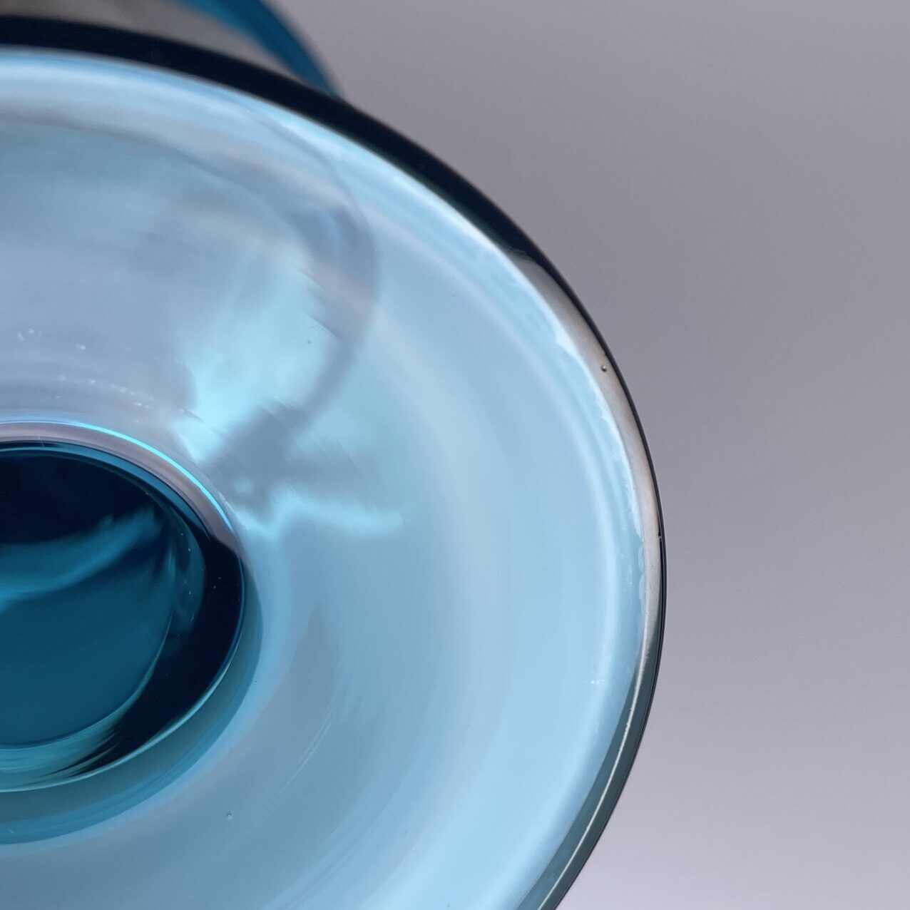 Nanny Still | Riihimäen Lasi | Harlekiini - pair of candlesticks | Signature - Image 7