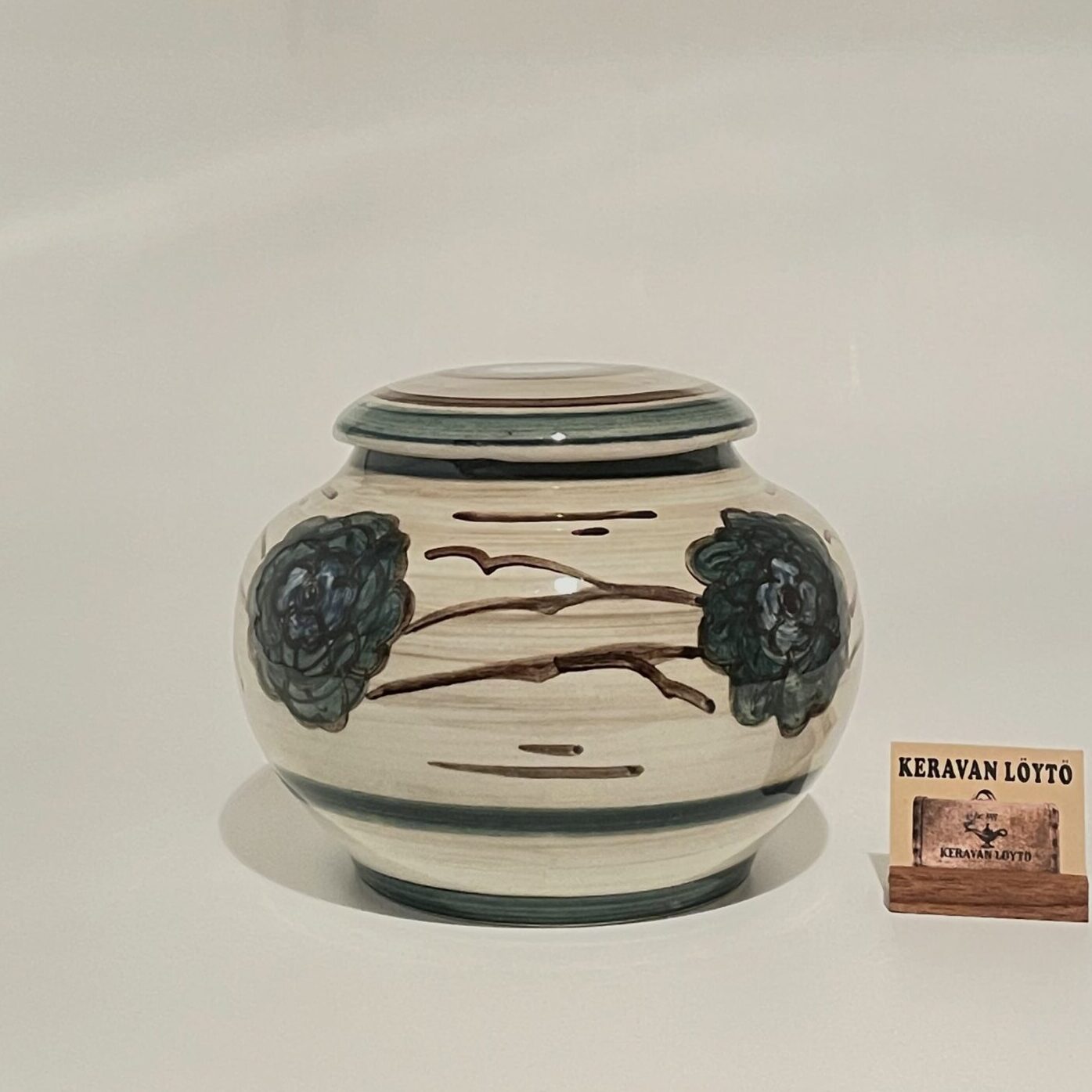 SOLD/MYYTY | Elin Juselius | Art ceramics with lid | Signature - Image 3