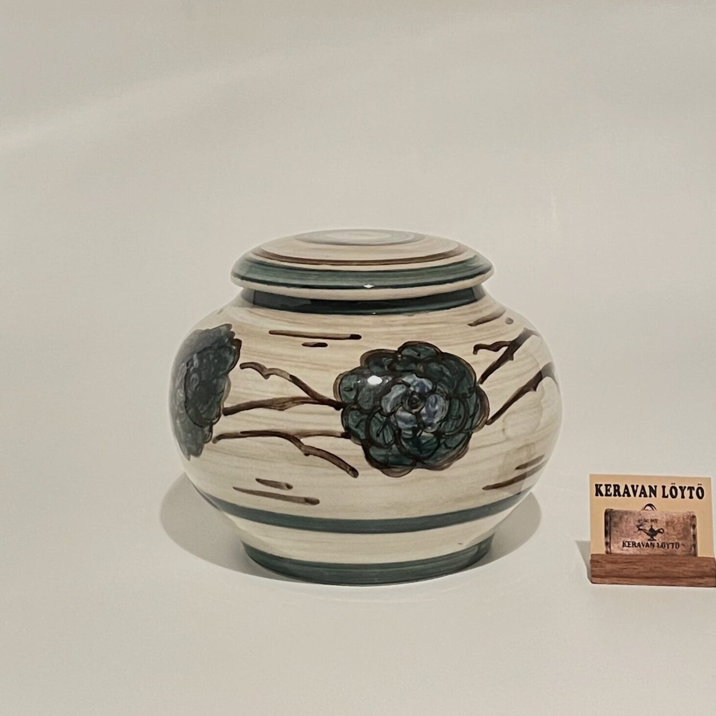 SOLD/MYYTY | Elin Juselius | Art ceramics with lid | Signature - Image 2