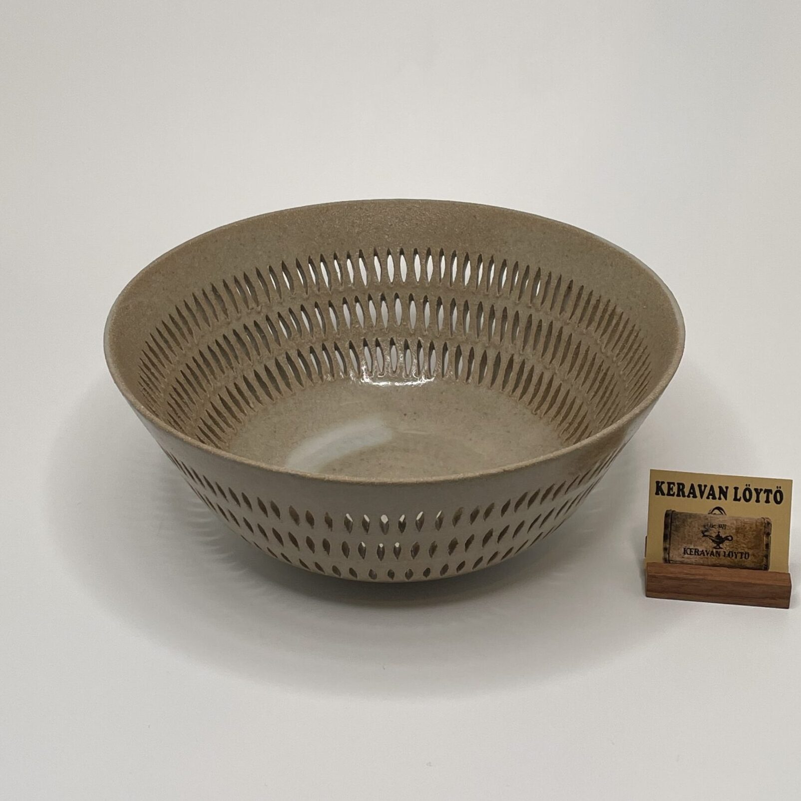 Friedl Holzer-Kjellberg | Arabia | Art ceramics | Signature - Image 3