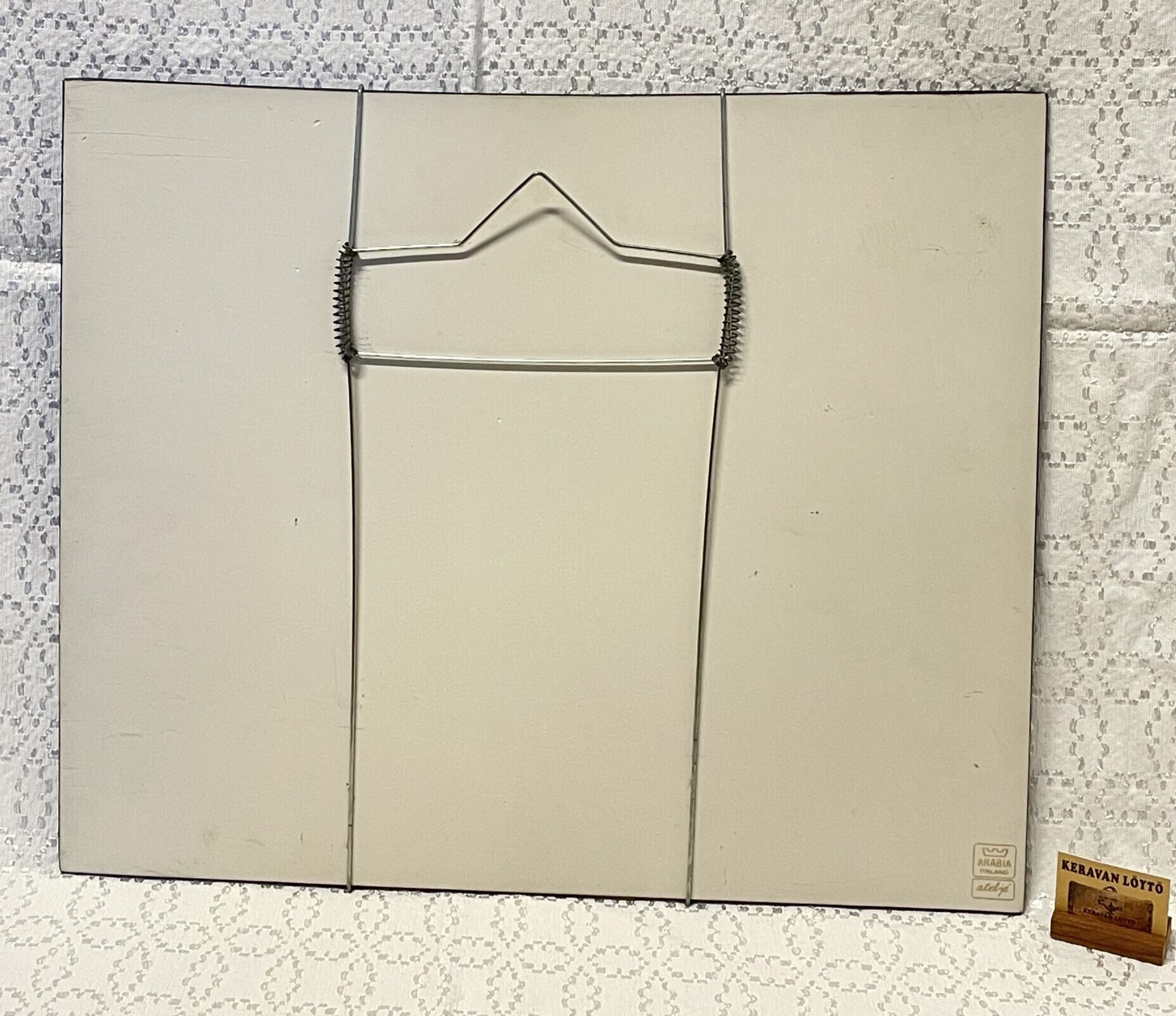 Heljä Liukko-Sundström | Arabia | Varikset syömässä - big art ceramics wall plate | Signature -80 | Numbered 370/500 - Image 4