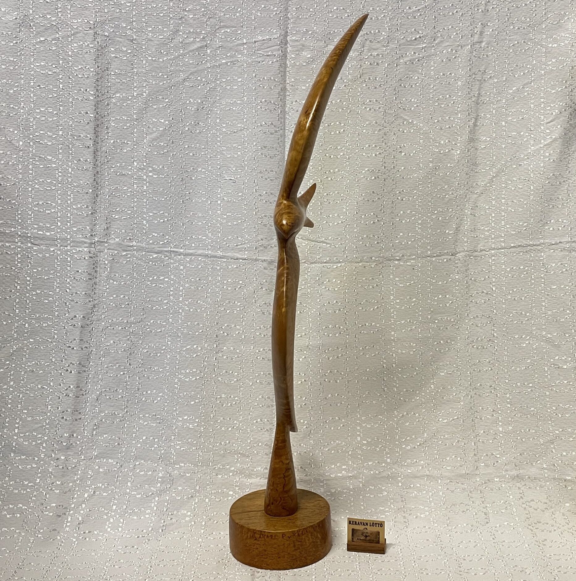 Sakari Pykälä | Wooden bird sculpture | Signature -93 - Image 3