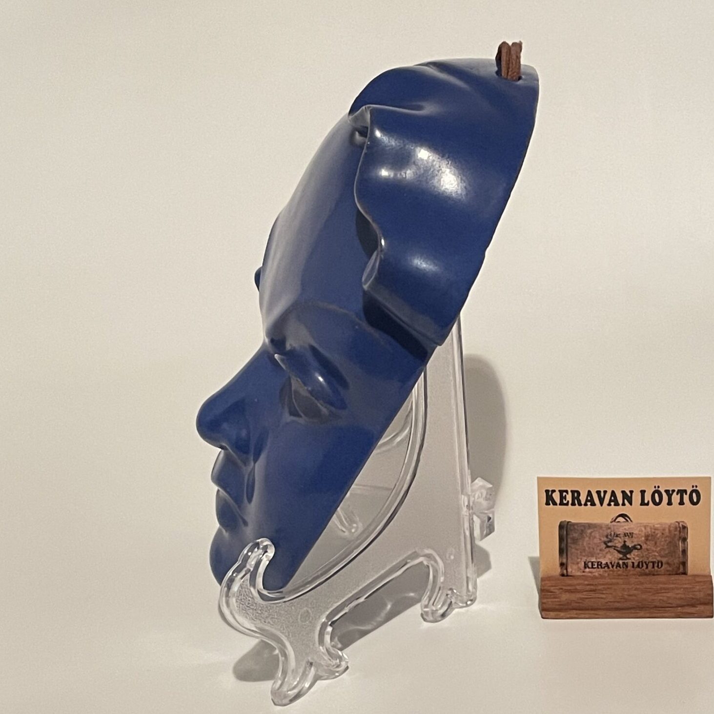 Kerttu Suvanto-Vaajakallio | Kupittaan Savi | Ceramic wall decorative mask - Image 3