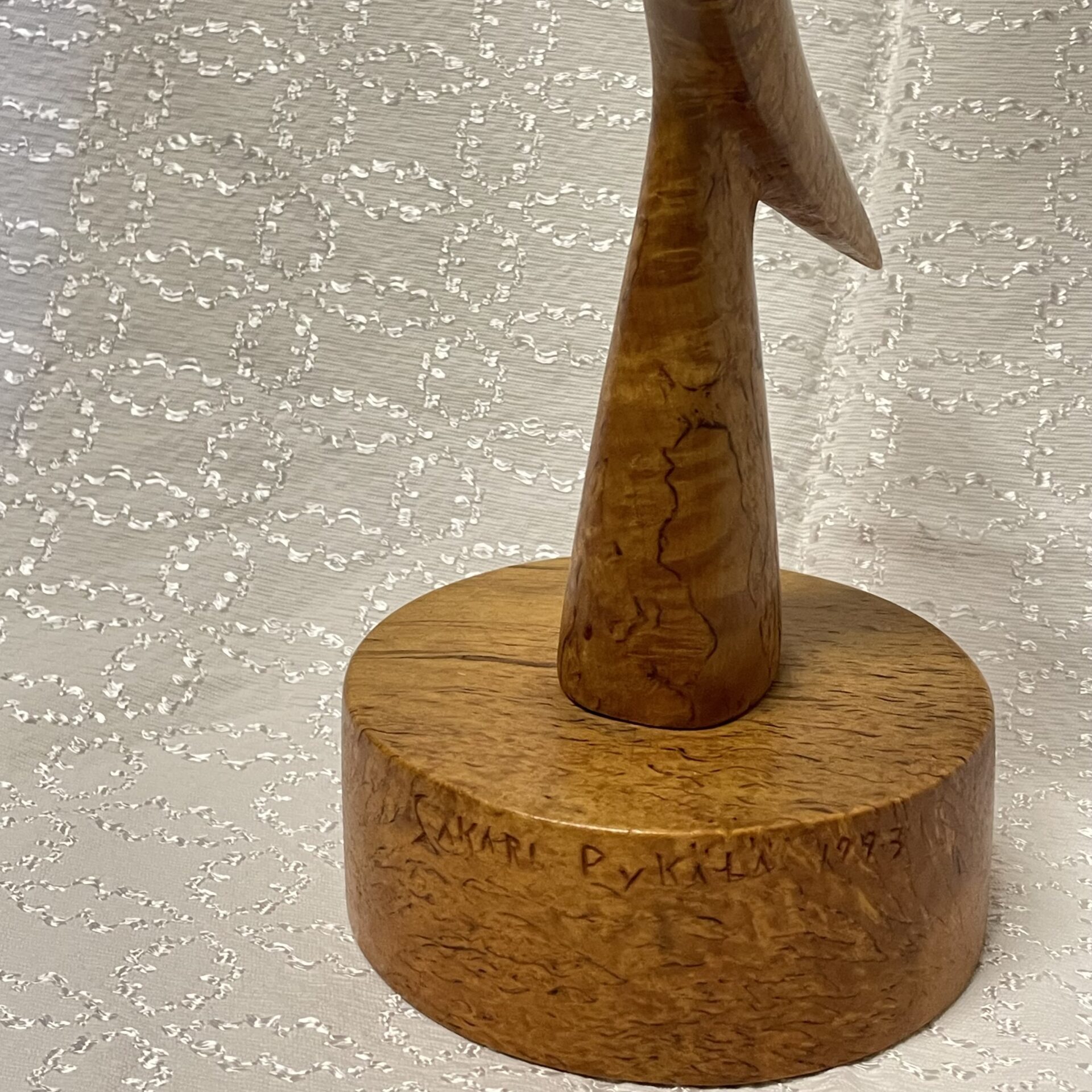 Sakari Pykälä | Wooden bird sculpture | Signature -93 - Image 8