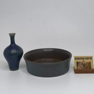 Annikki Hovisaari | Arabia | Art ceramics bowl and pot | Signature