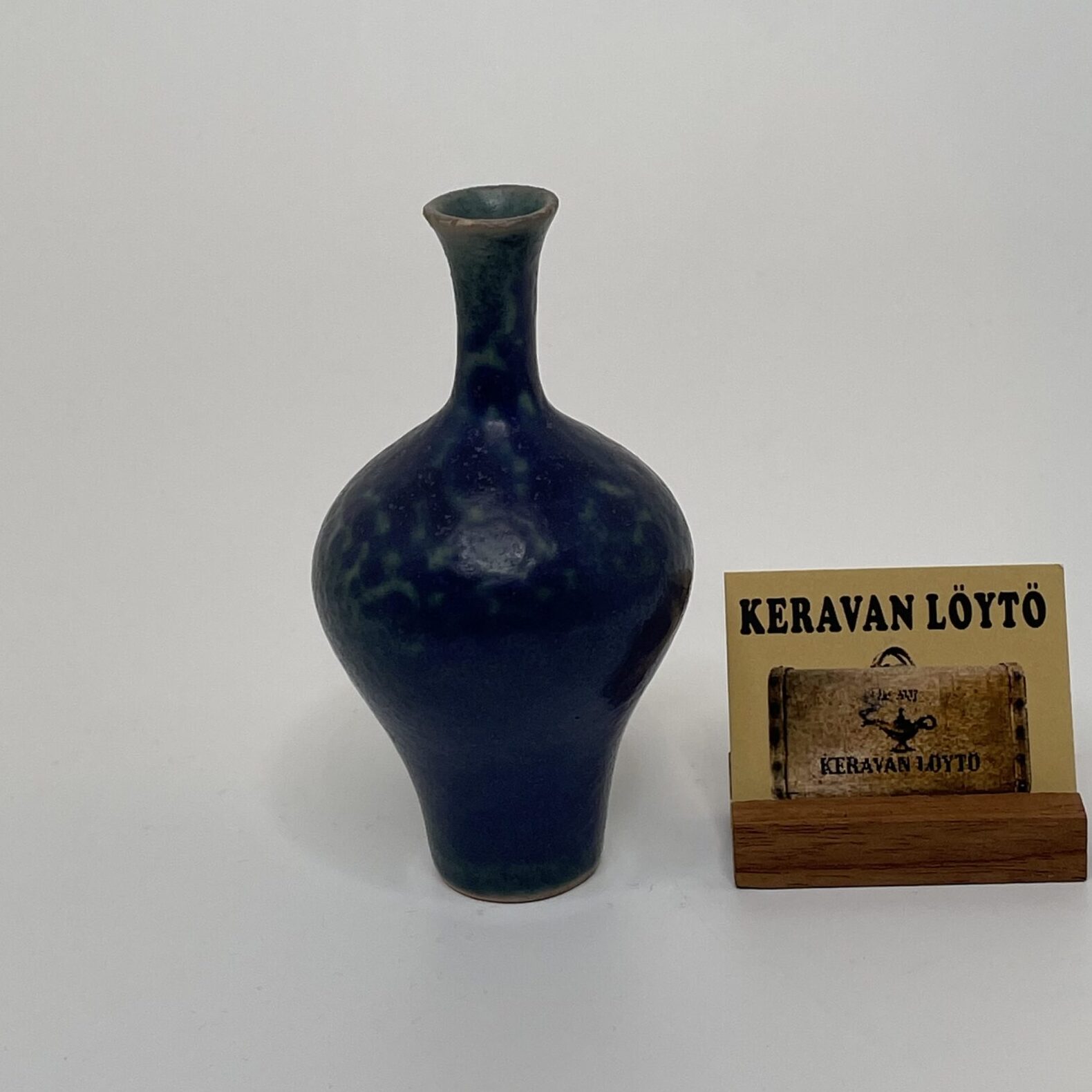 Annikki Hovisaari | Arabia | Art ceramics bowl and pot | Signature - Image 7