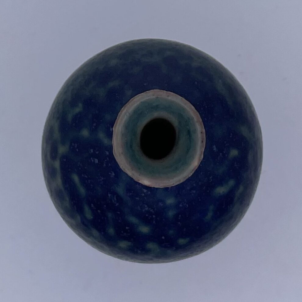 Annikki Hovisaari | Arabia | Art ceramics bowl and pot | Signature - Image 10