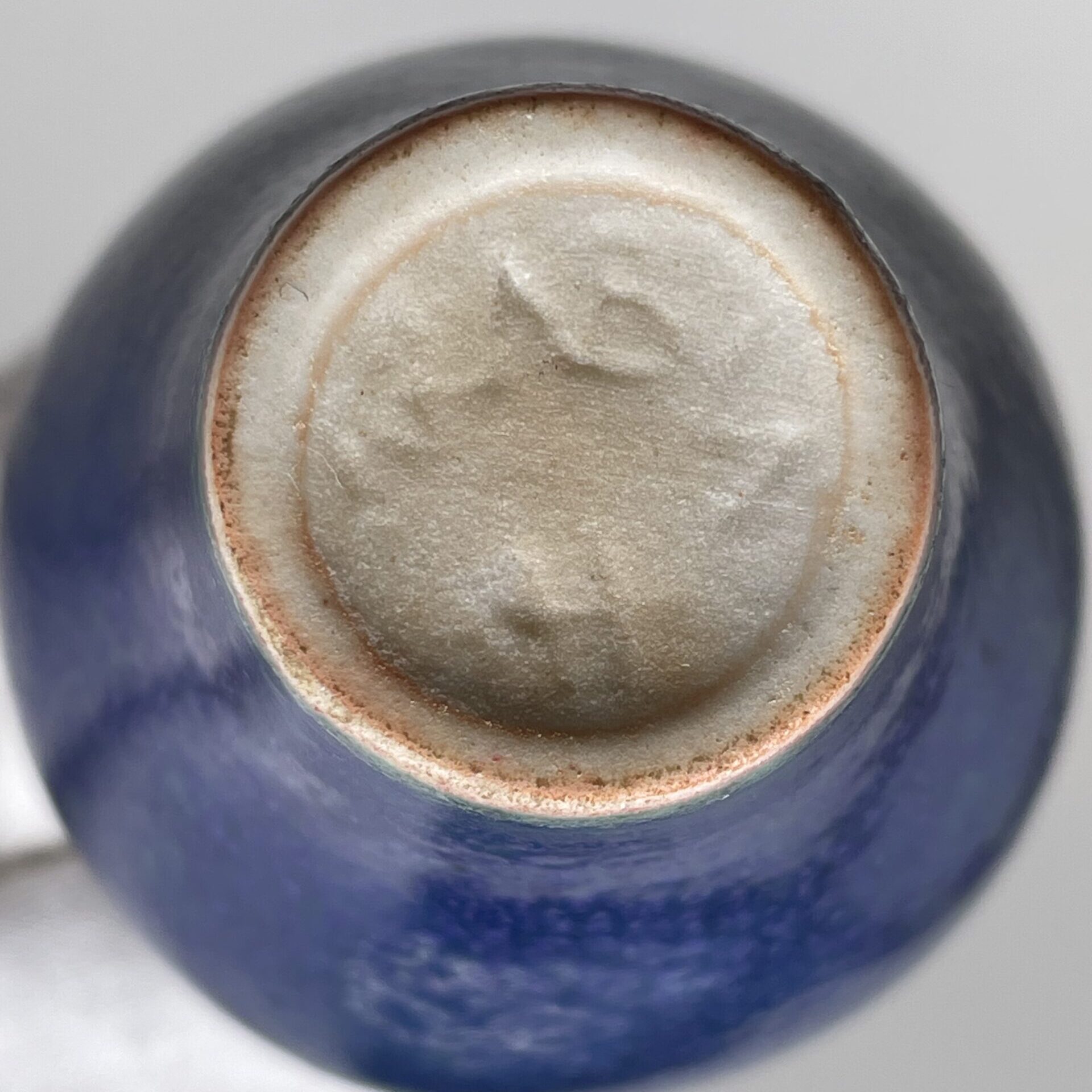 Annikki Hovisaari | Arabia | Art ceramics bowl and pot | Signature - Image 12