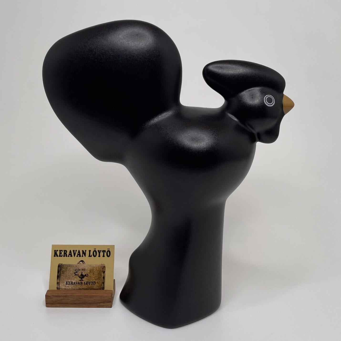 Howard Smith | Arabia | Tom Cock - art ceramics figurine | Signature - Image 2