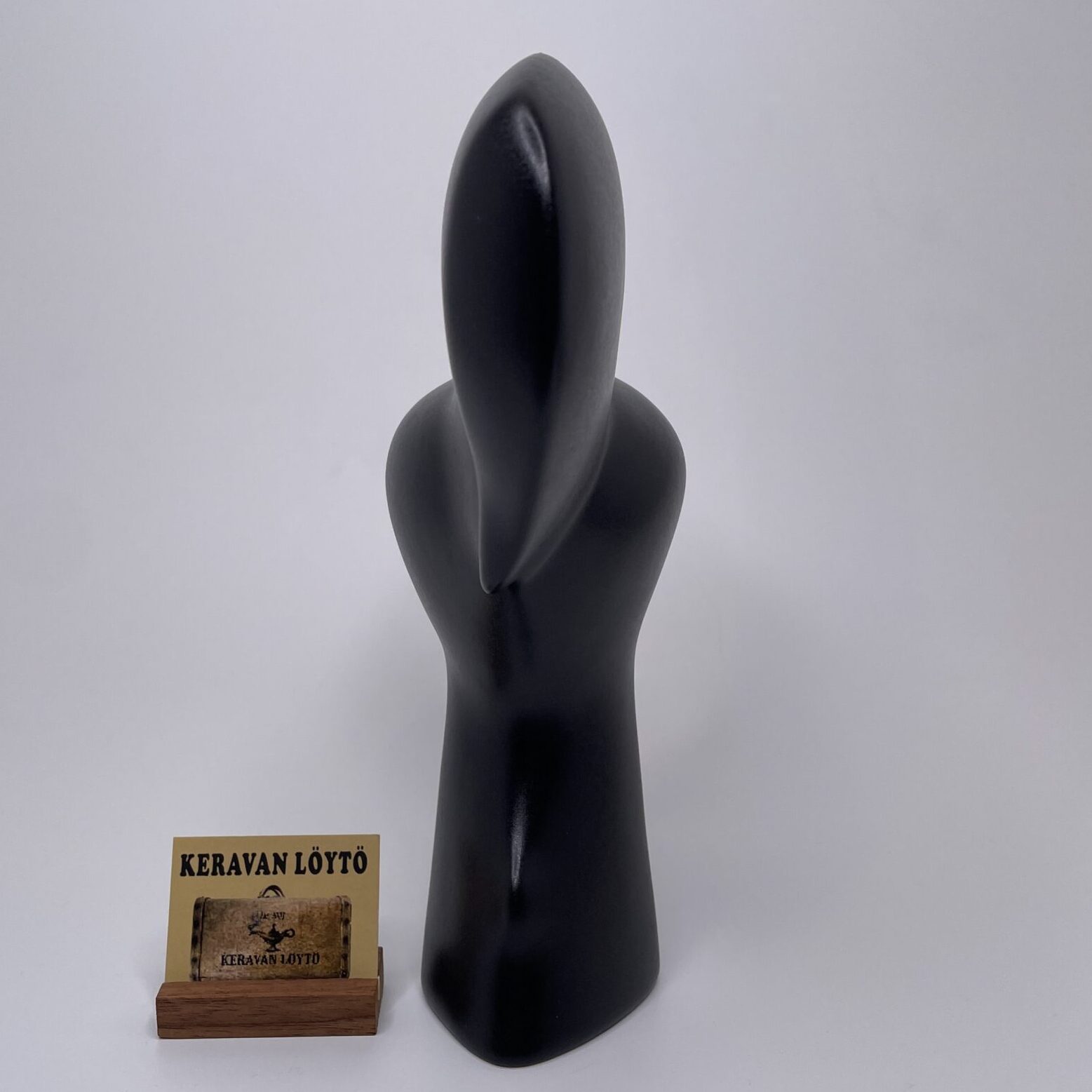 Howard Smith | Arabia | Tom Cock - art ceramics figurine | Signature - Image 4