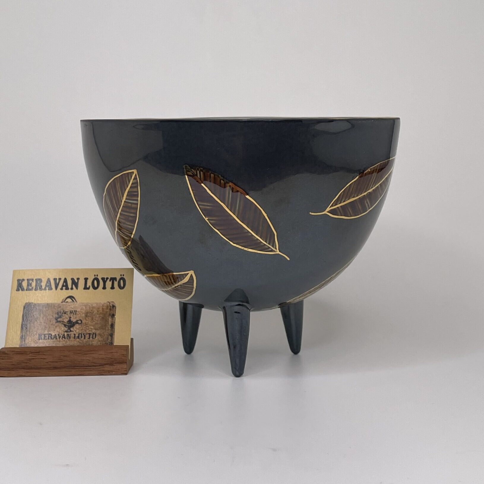 Inkeri Leivo | Arabia Pro Arte | Footed art ceramic bowl in an original box | Signature 12/-94 - Image 2