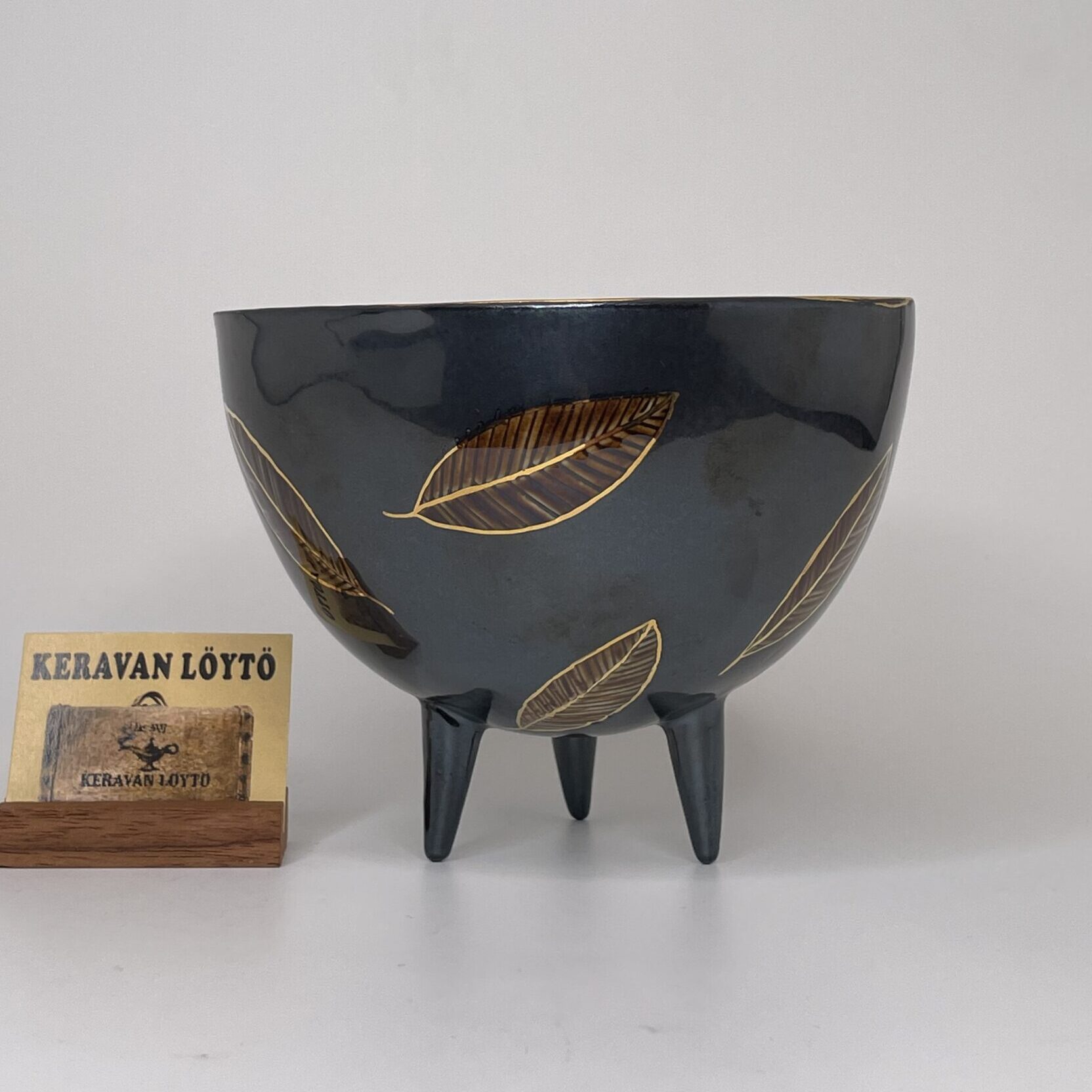 Inkeri Leivo | Arabia Pro Arte | Footed art ceramic bowl in an original box | Signature 12/-94 - Image 3