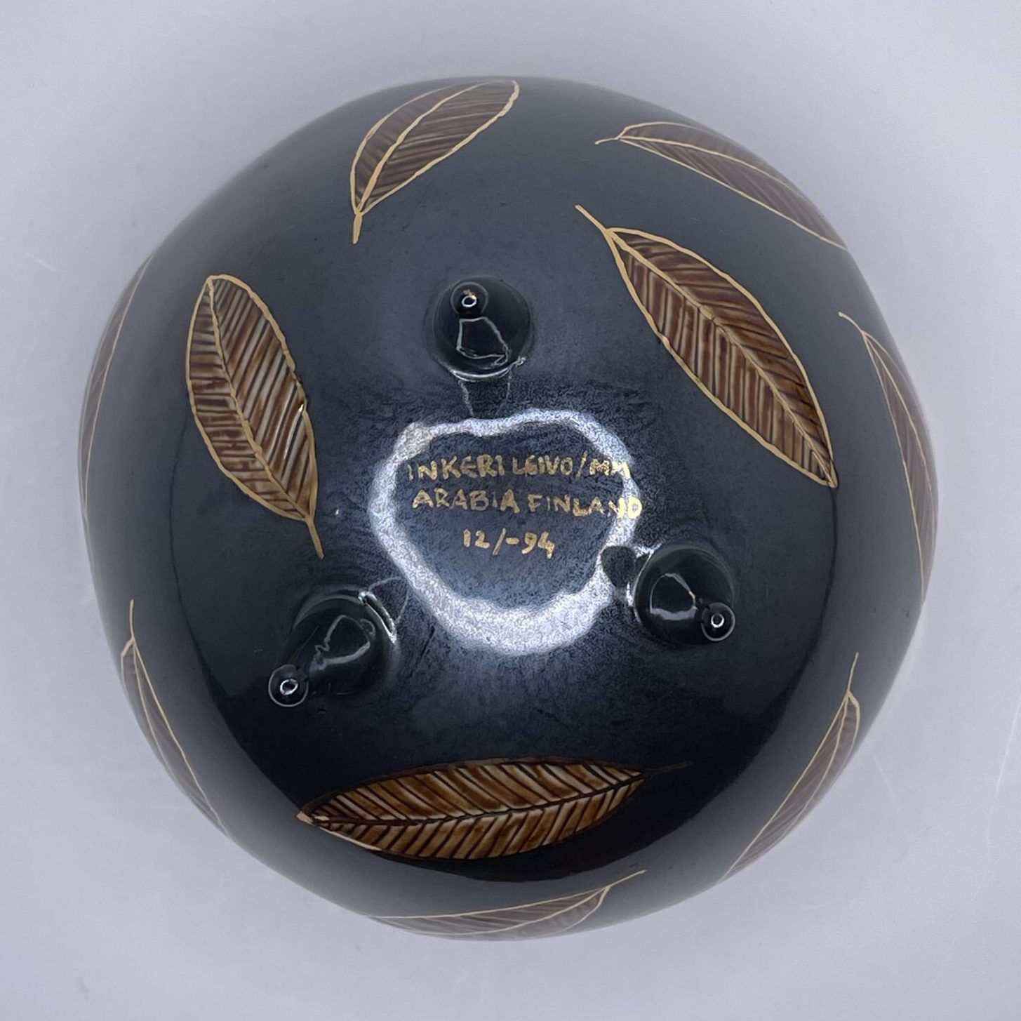 Inkeri Leivo | Arabia Pro Arte | Footed art ceramic bowl in an original box | Signature 12/-94 - Image 6