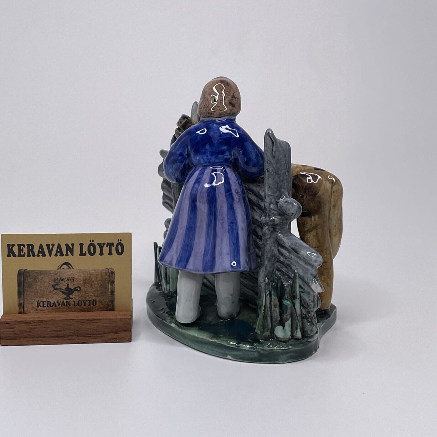 Aune Siimes | Arabia | Small art ceramic figurine | Signature - Image 5