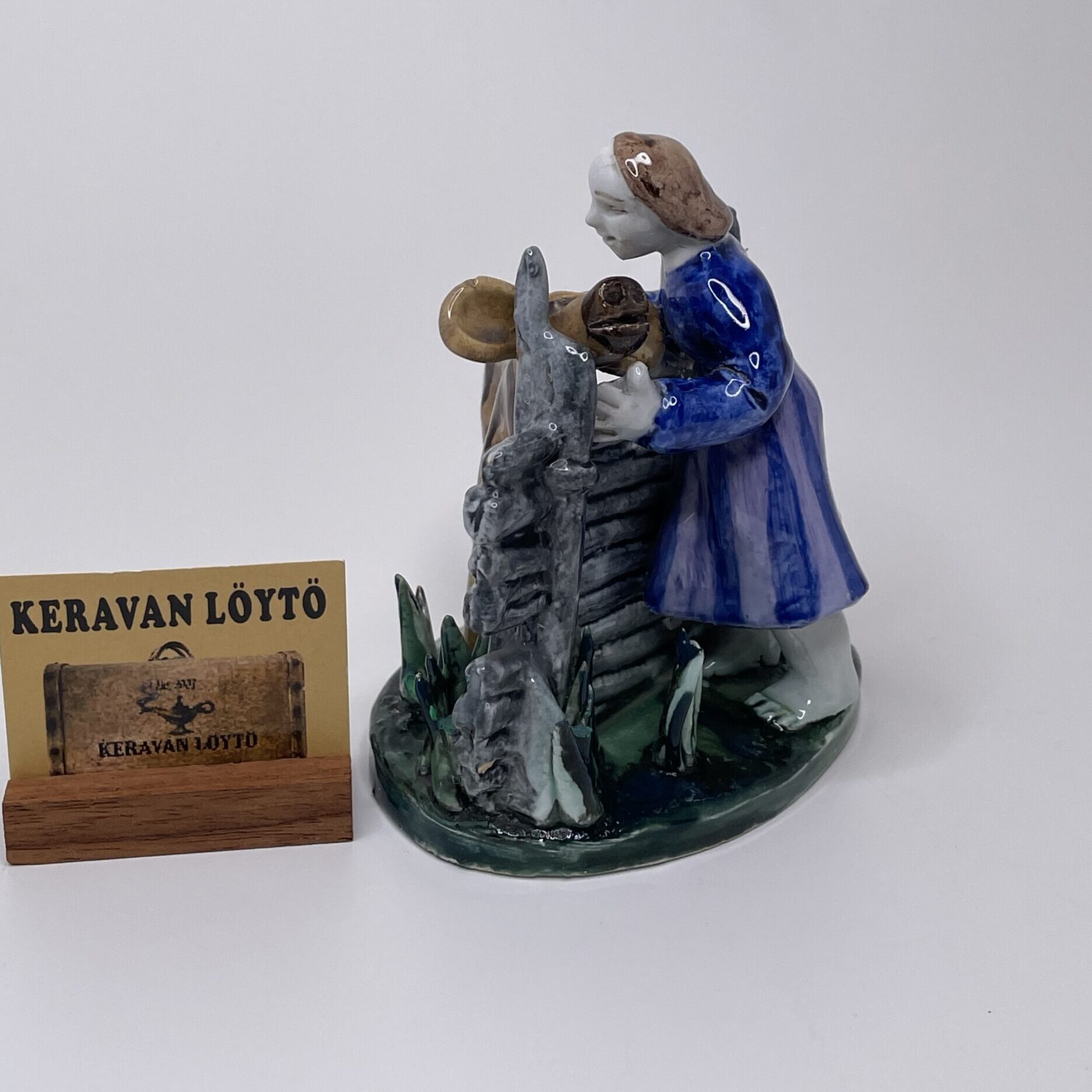 Aune Siimes | Arabia | Small art ceramic figurine | Signature - Image 7