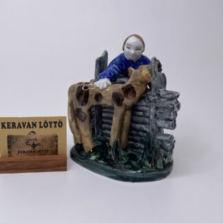 Aune Siimes | Arabia | Small art ceramic figurine | Signature