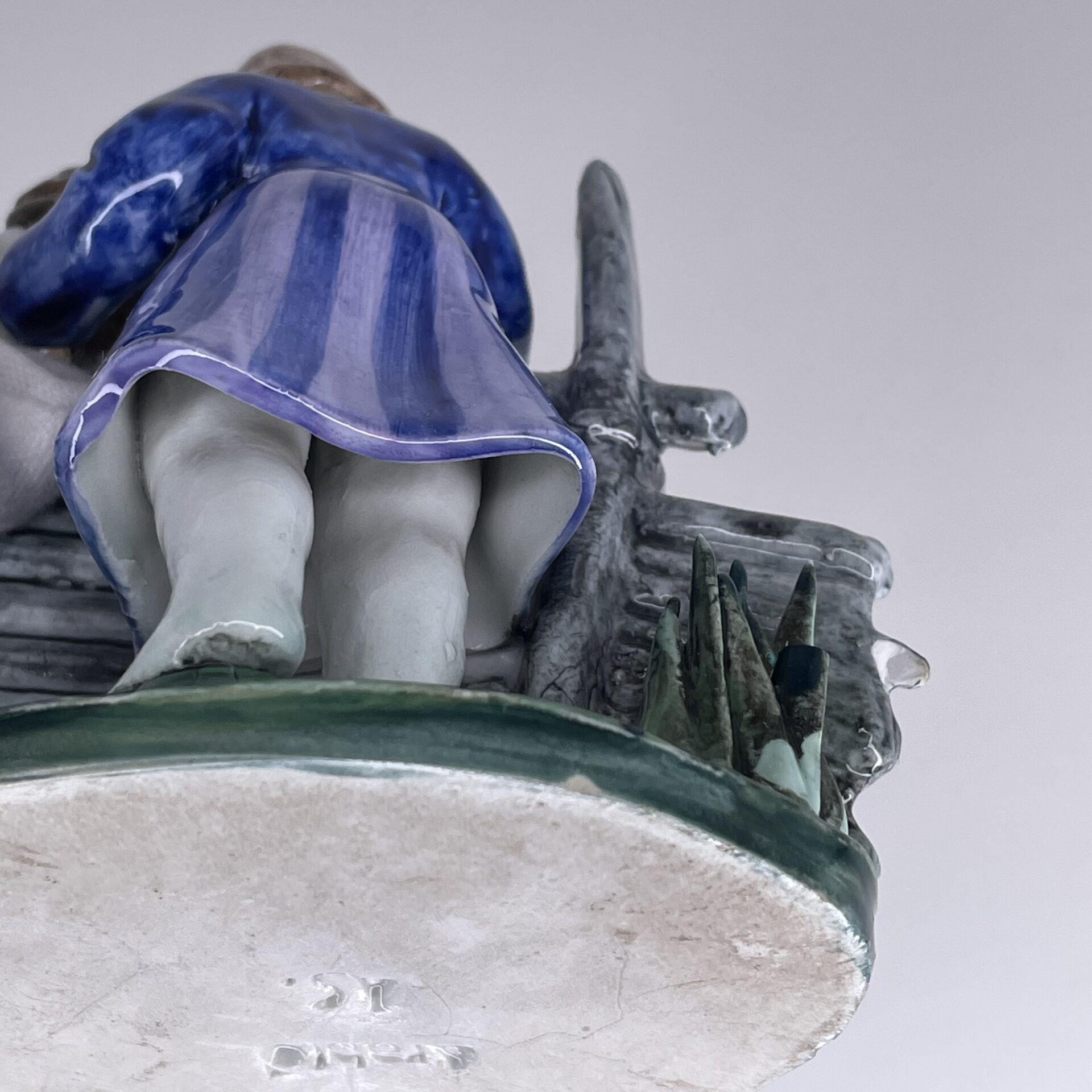 Aune Siimes | Arabia | Small art ceramic figurine | Signature - Image 12