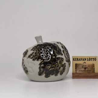Gunvor Olin-Grönqvist | Arabia | Art ceramics apple | Signature