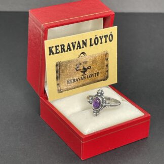 Kalevala Koru | Kiviaarteistoa – silver 925 ring with amethyst