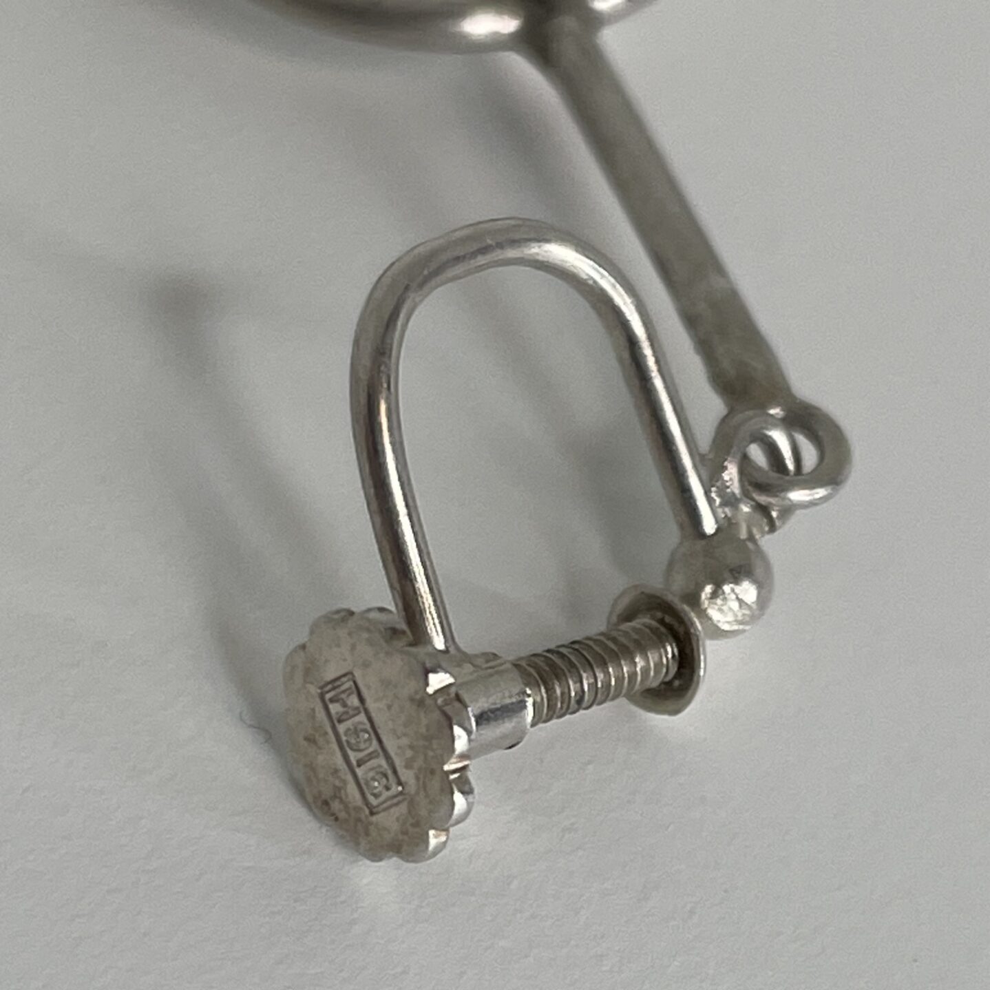 SOLD/MYYTY | Kaija Aarikka | Aarikka | Ilakoiva - 1960s silver 916 screw-back clip-on earrings - Image 4