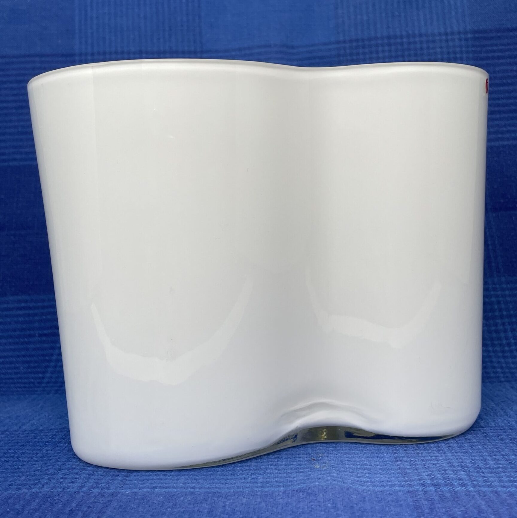 Alvar Aalto | Iittala | Aalto Vase 3030 | Opal | Signature - Image 2