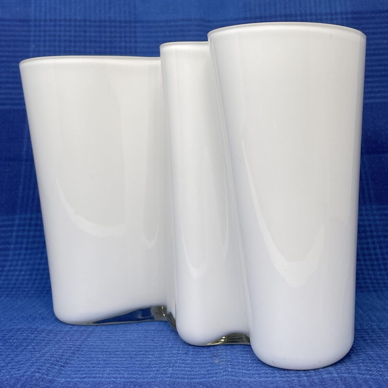 Alvar Aalto | Iittala | Aalto Vase 3030 | Opal | Signature - Image 3