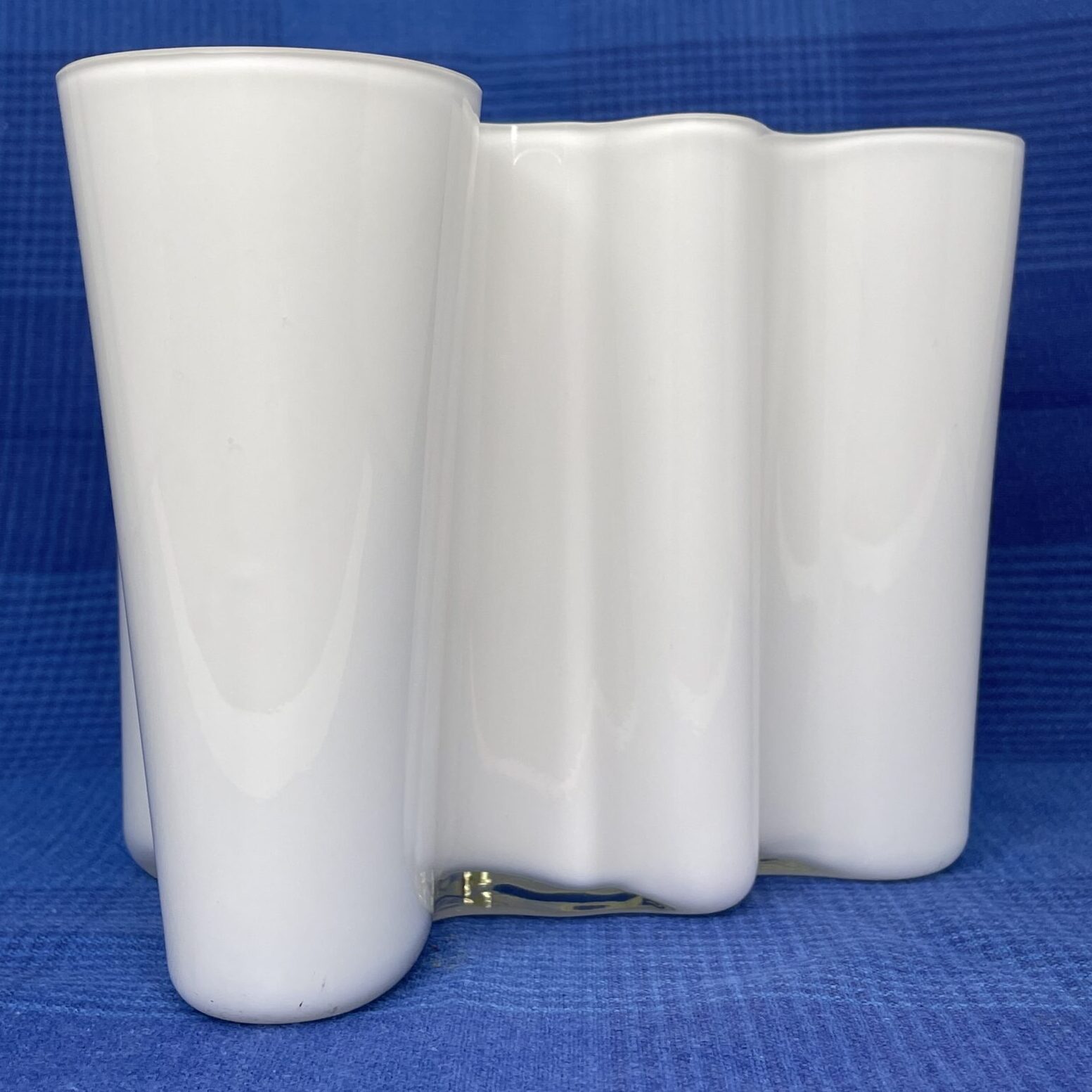 Alvar Aalto | Iittala | Aalto Vase 3030 | Opal | Signature - Image 4