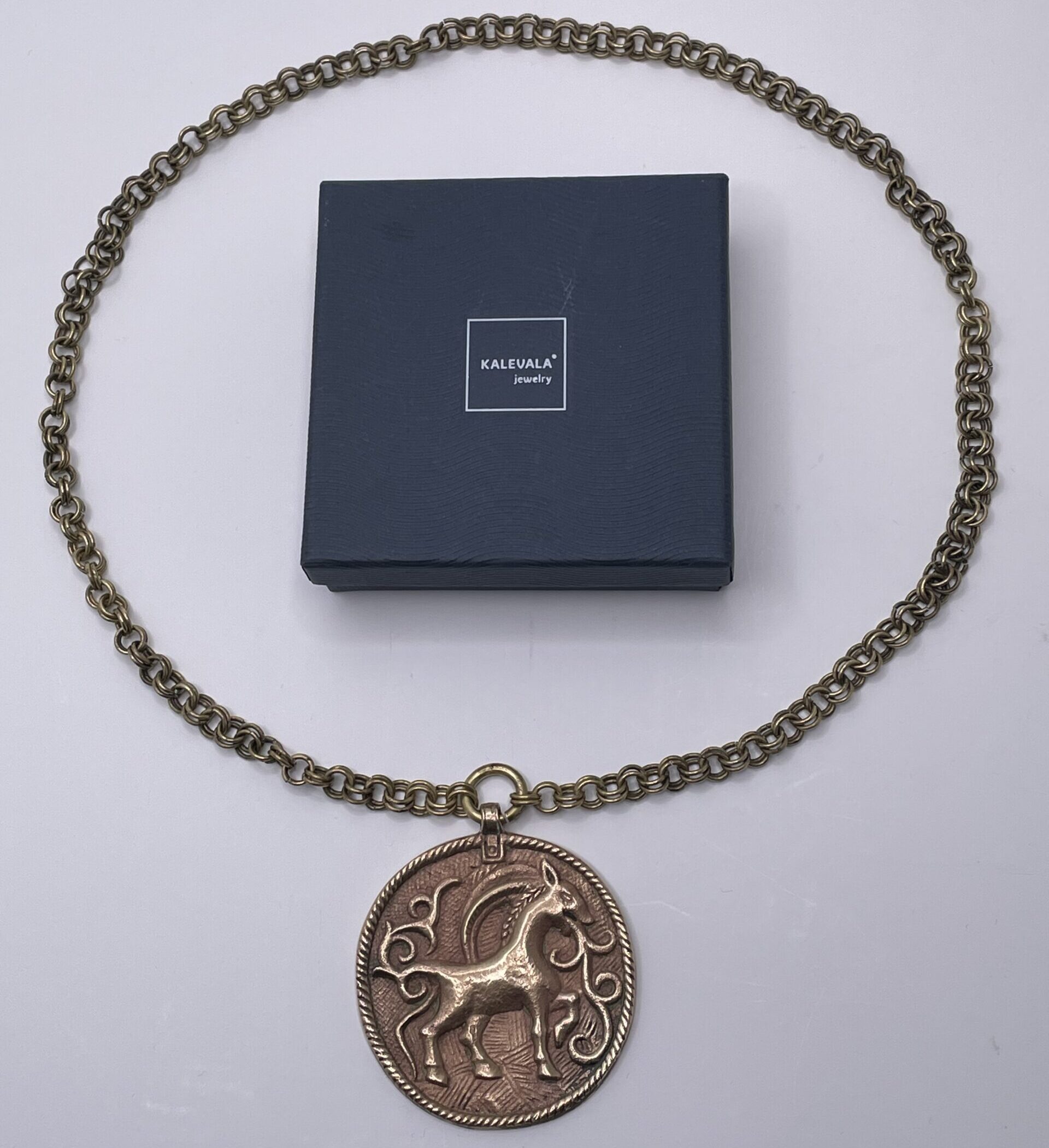 Kalevala Koru | Skyyttiläinen kauris 'Scythian ibex' – bronze necklace in an original box - Image 2