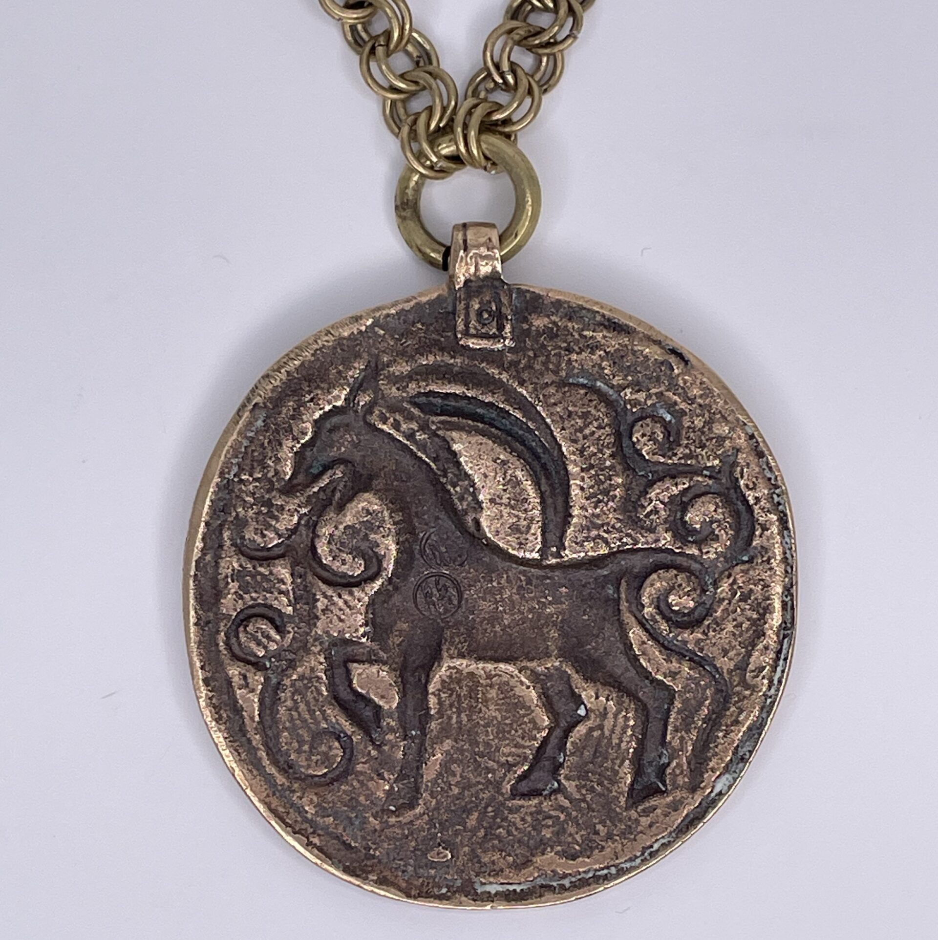 Kalevala Koru | Skyyttiläinen kauris 'Scythian ibex' – bronze necklace in an original box - Image 4