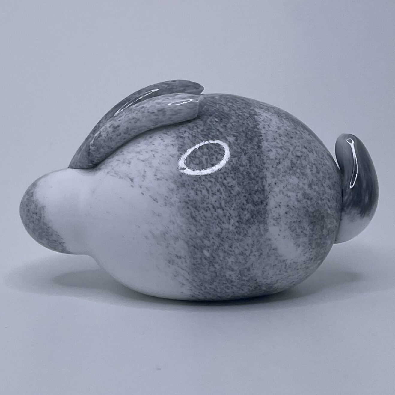 Inkeri Toikka | Nuutajärvi | Chinchilla - glass bunny figurine | Signature - Image 5