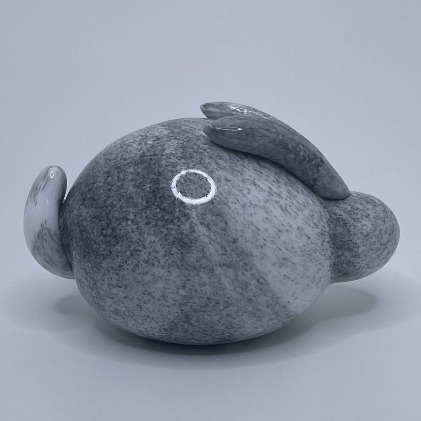 Inkeri Toikka | Nuutajärvi | Chinchilla - glass bunny figurine | Signature - Image 3