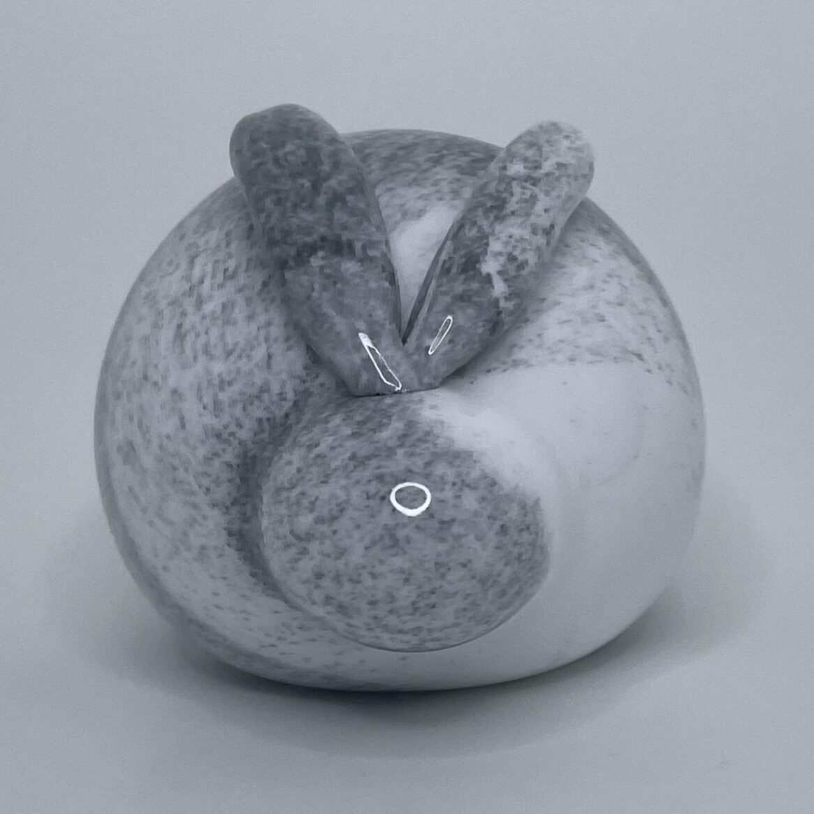 Inkeri Toikka | Nuutajärvi | Chinchilla - glass bunny figurine | Signature - Image 2