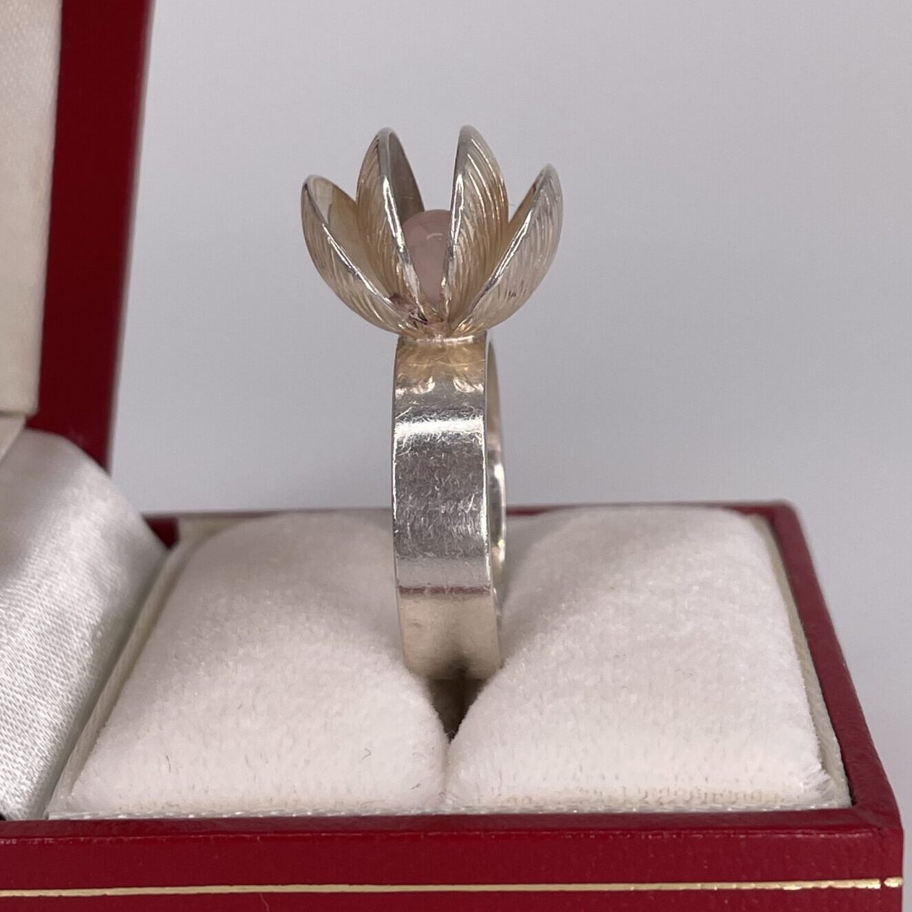 Elis Kauppi | Kupittaan Kulta | Silver 925 ring with a natural stone pearl inside - Image 2