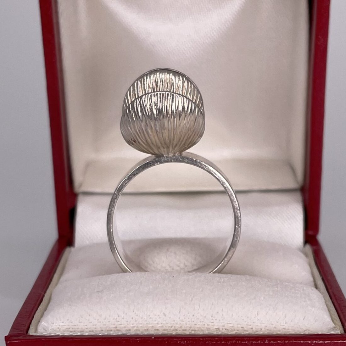 Elis Kauppi | Kupittaan Kulta | Silver 925 ring with a natural stone pearl inside - Image 3