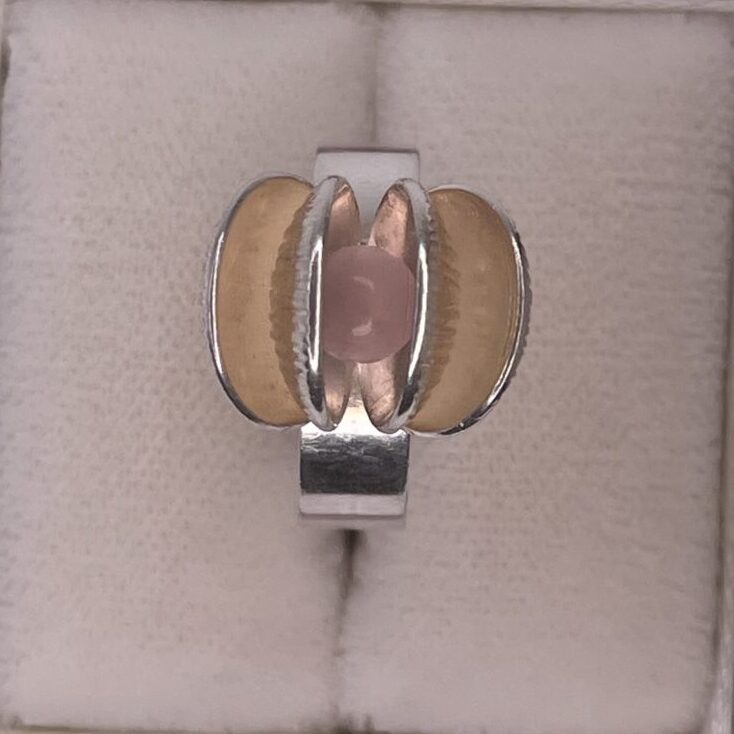 Elis Kauppi | Kupittaan Kulta | Silver 925 ring with a natural stone pearl inside - Image 5