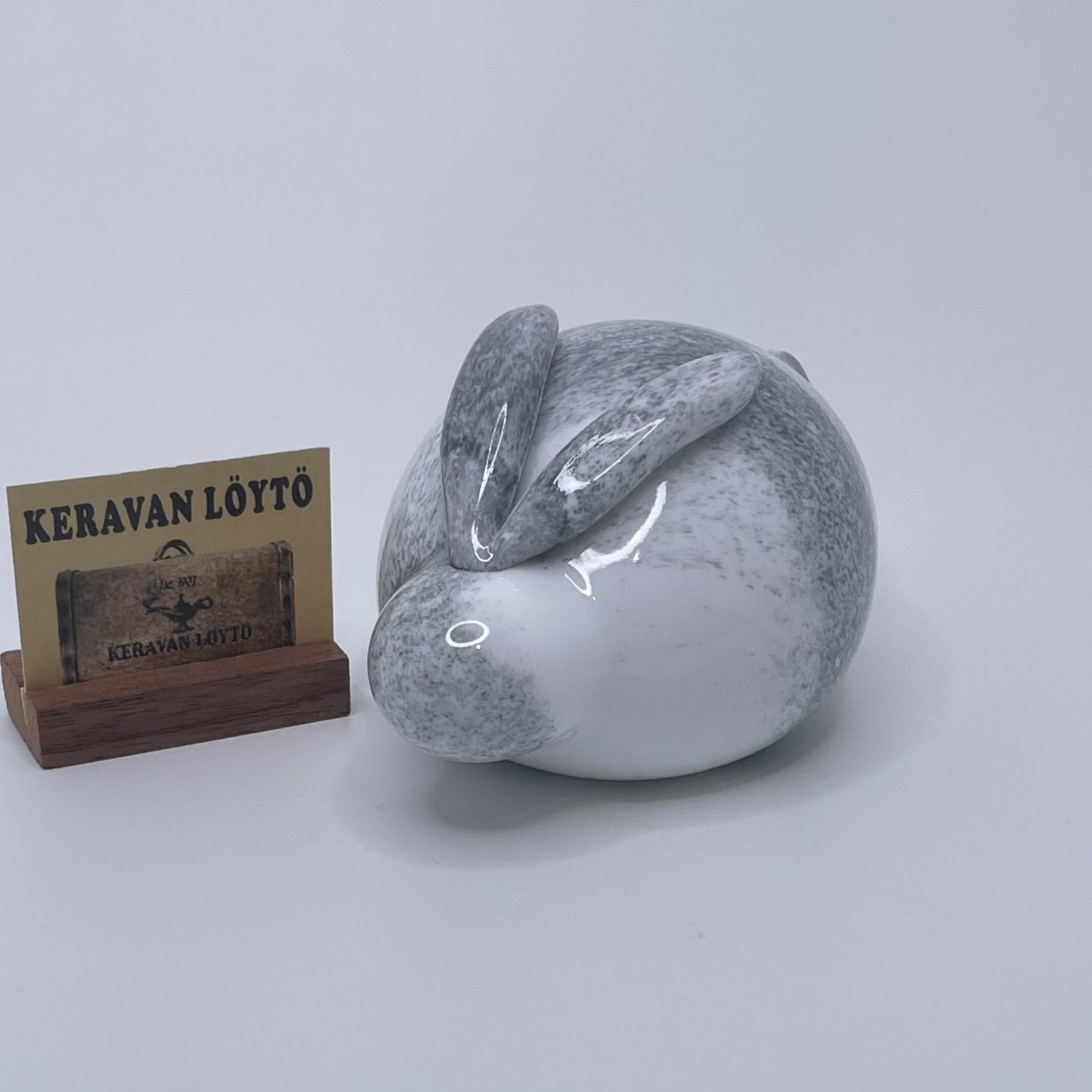 Inkeri Toikka | Nuutajärvi | Chinchilla - glass bunny figurine | Signature