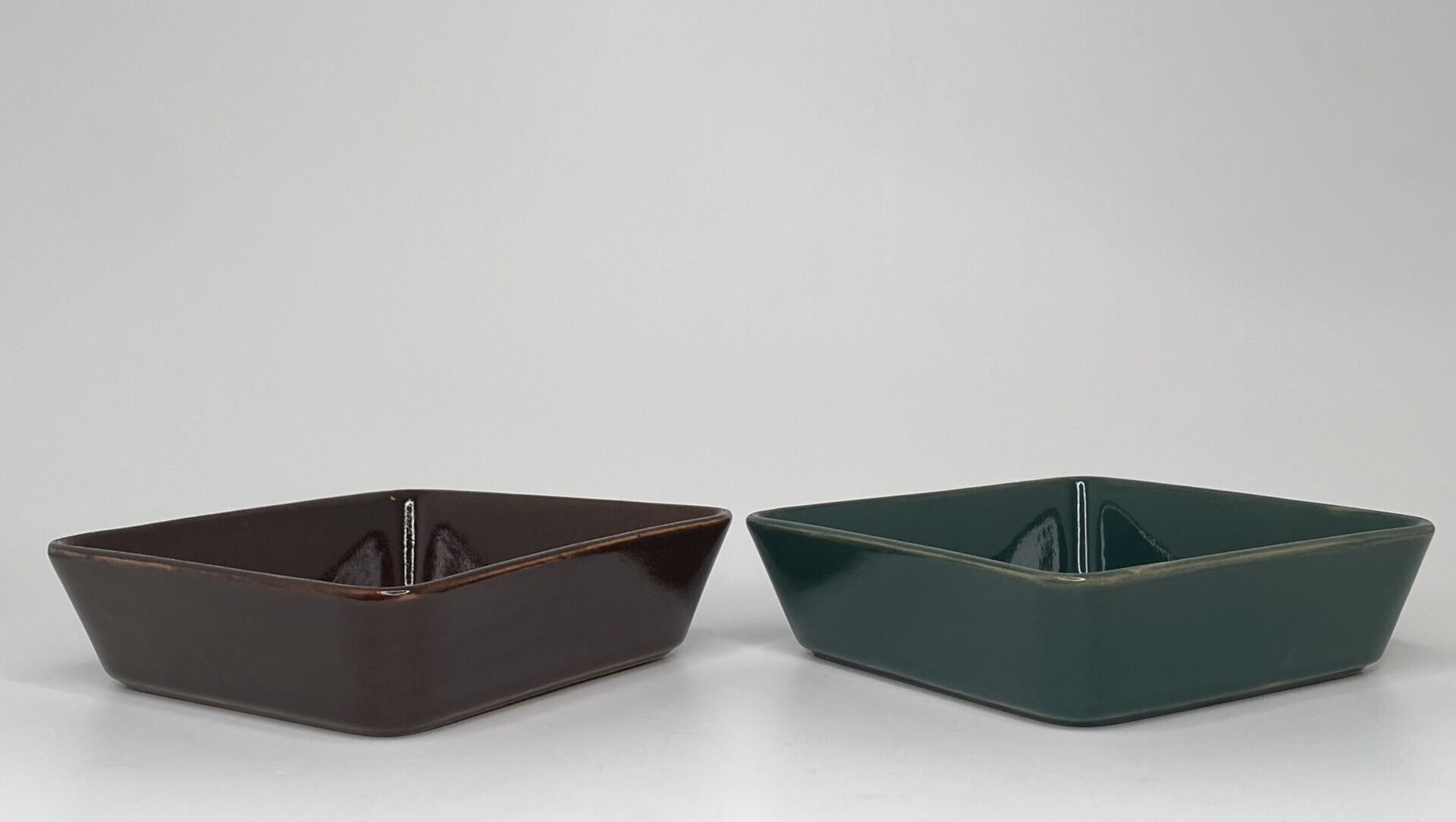 Kaj Franck | Arabia | Kilta/Teema - The set of four ceramic bowls with rattan handles - Image 6