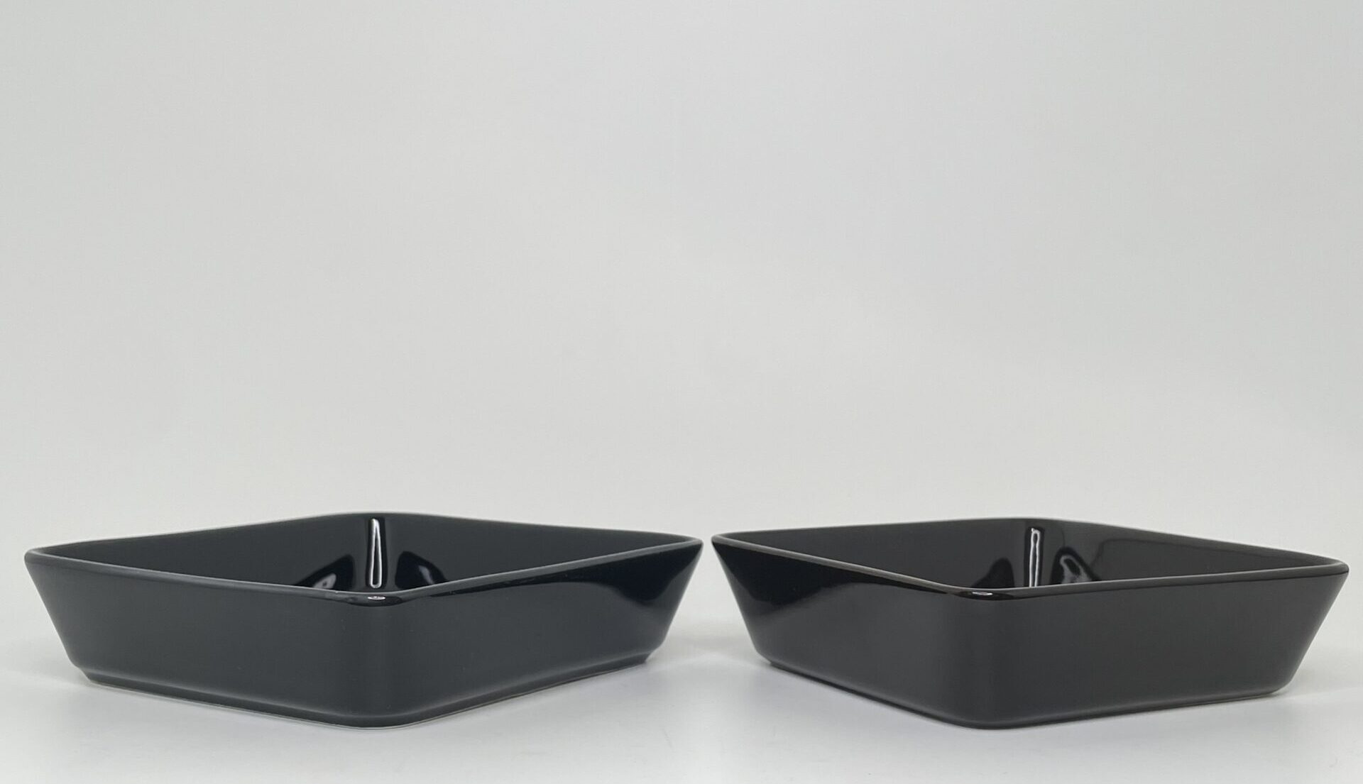 Kaj Franck | Arabia | Kilta/Teema - The set of four ceramic bowls with rattan handles - Image 9