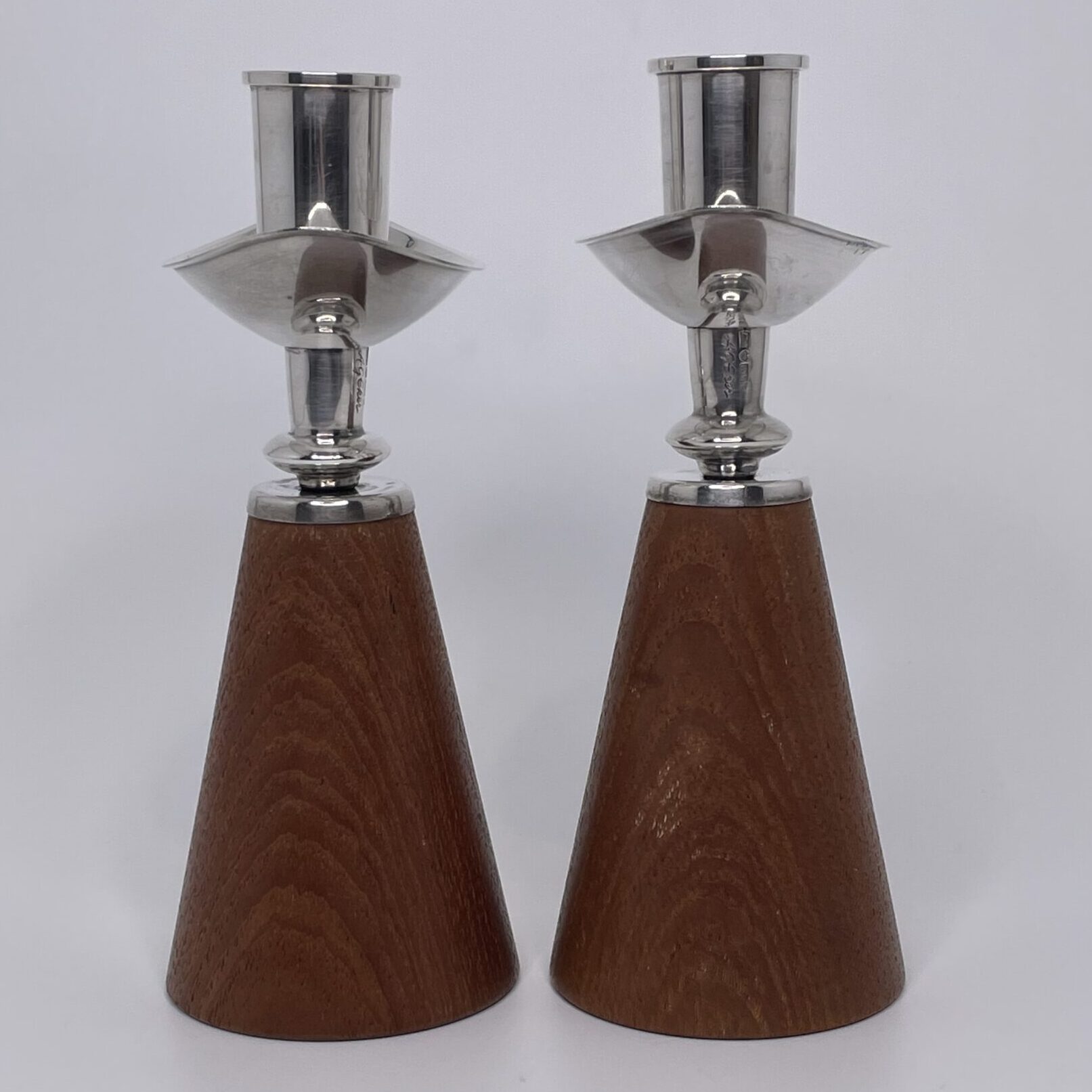 Anna-Greta Eker | Auran Kultaseppä Oy | Pair of silver 813H candlesticks with hardwood base | Signature - Image 4