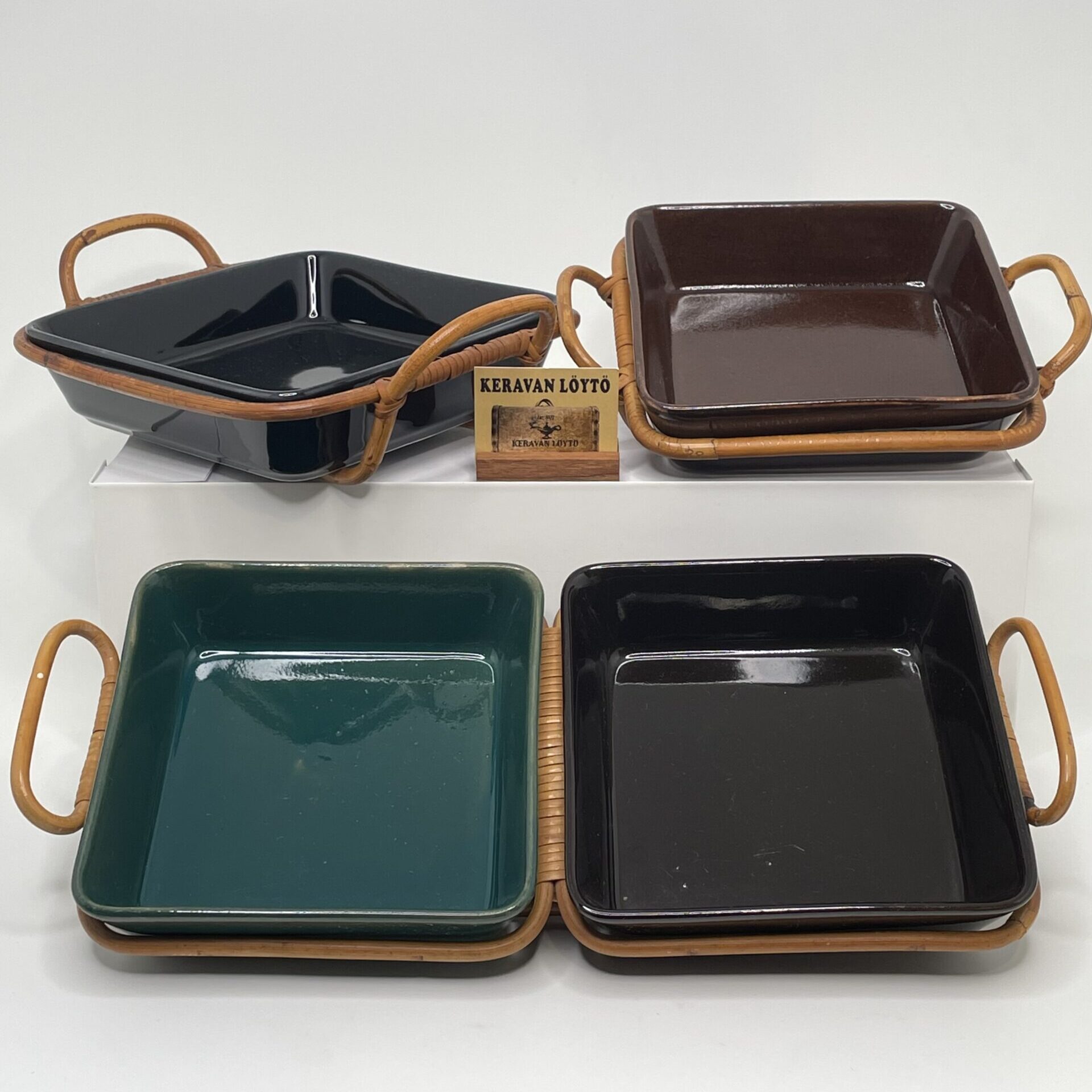 Kaj Franck | Arabia | Kilta/Teema - The set of four ceramic bowls with rattan handles