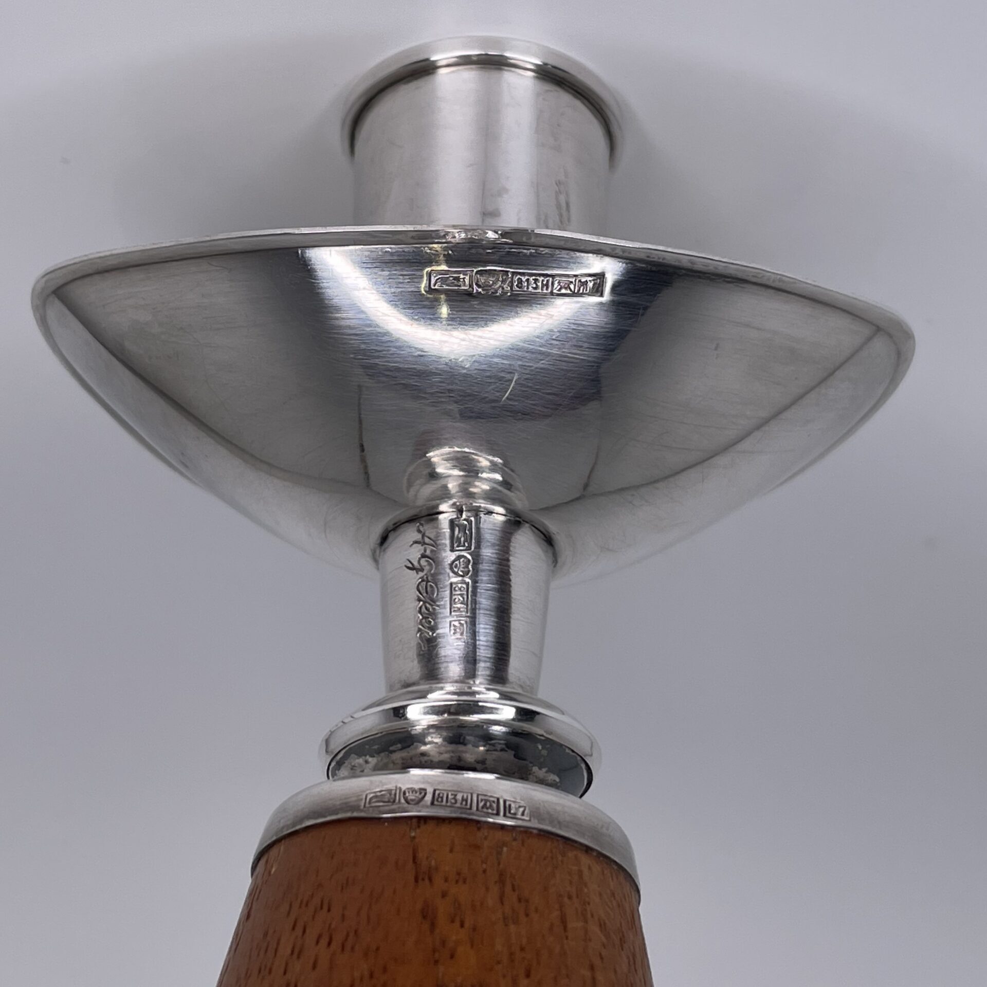 Anna-Greta Eker | Auran Kultaseppä Oy | Pair of silver 813H candlesticks with hardwood base | Signature - Image 7