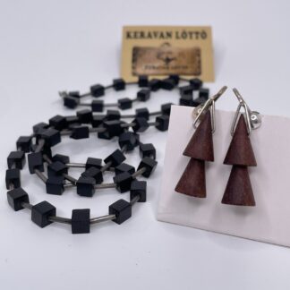 Kaija Aarikka | Aarikka | 1950s vintage jewelry; a Sinikka necklace and a pair of Elena screw-back clip-on earrings